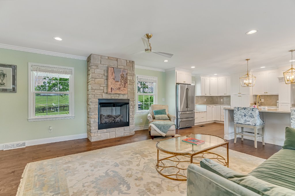 Lexington Farmhouse Estate 8