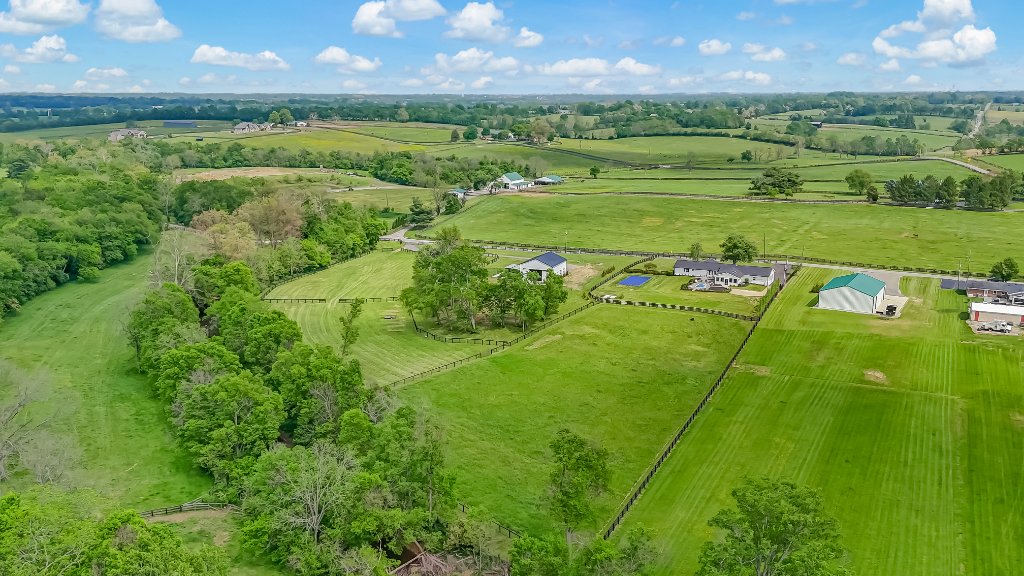 Lexington Farmhouse Estate 86