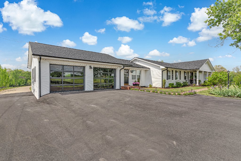 Lexington Farmhouse Estate 2