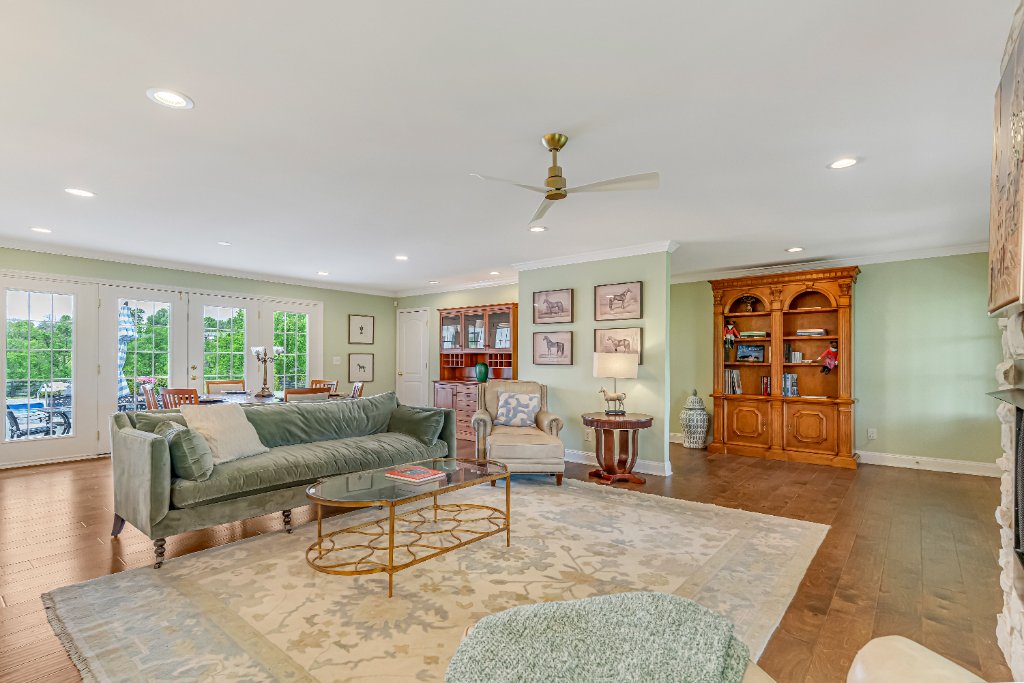Lexington Farmhouse Estate 6