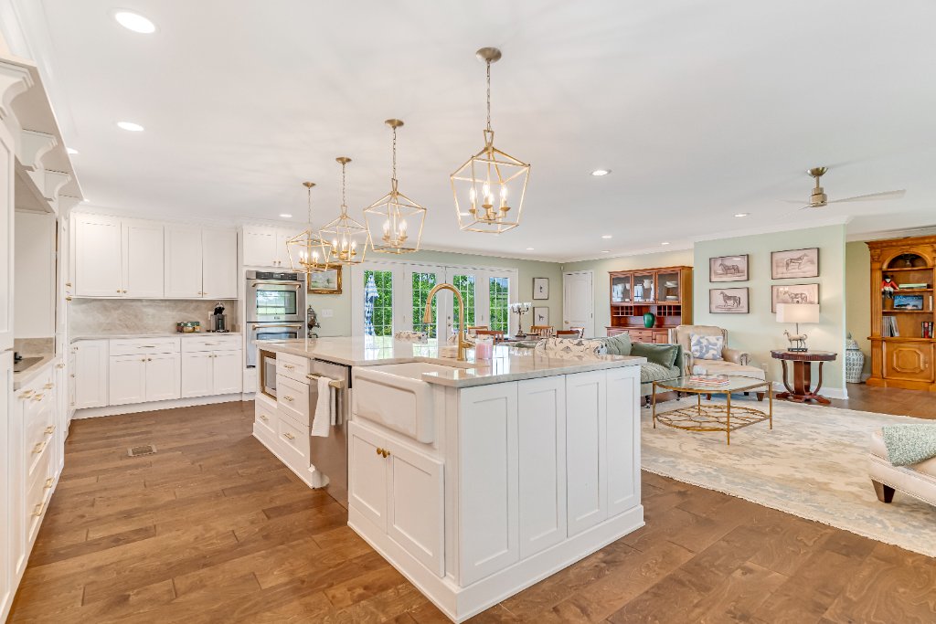 Lexington Farmhouse Estate 10