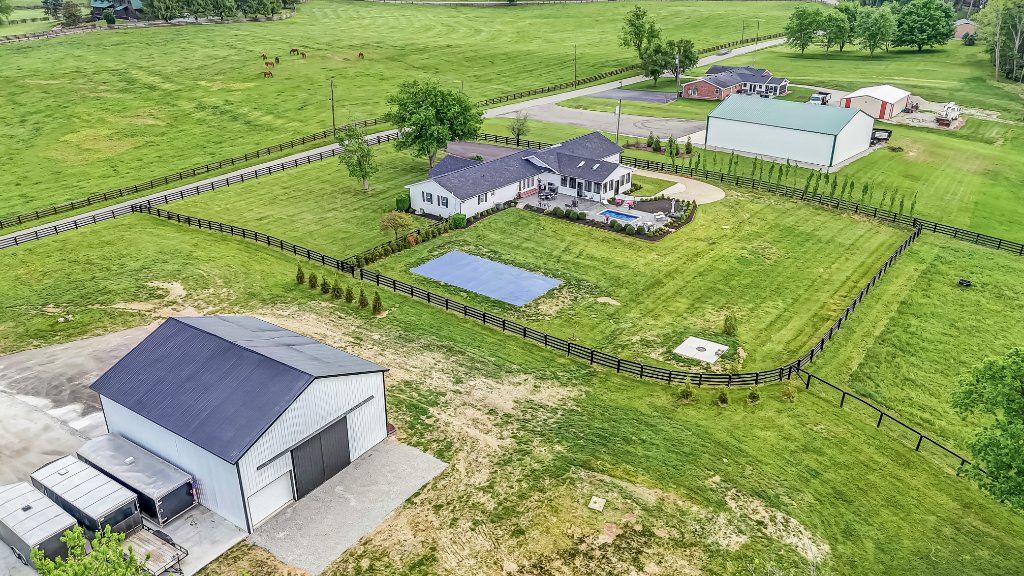 Lexington Farmhouse Estate 72
