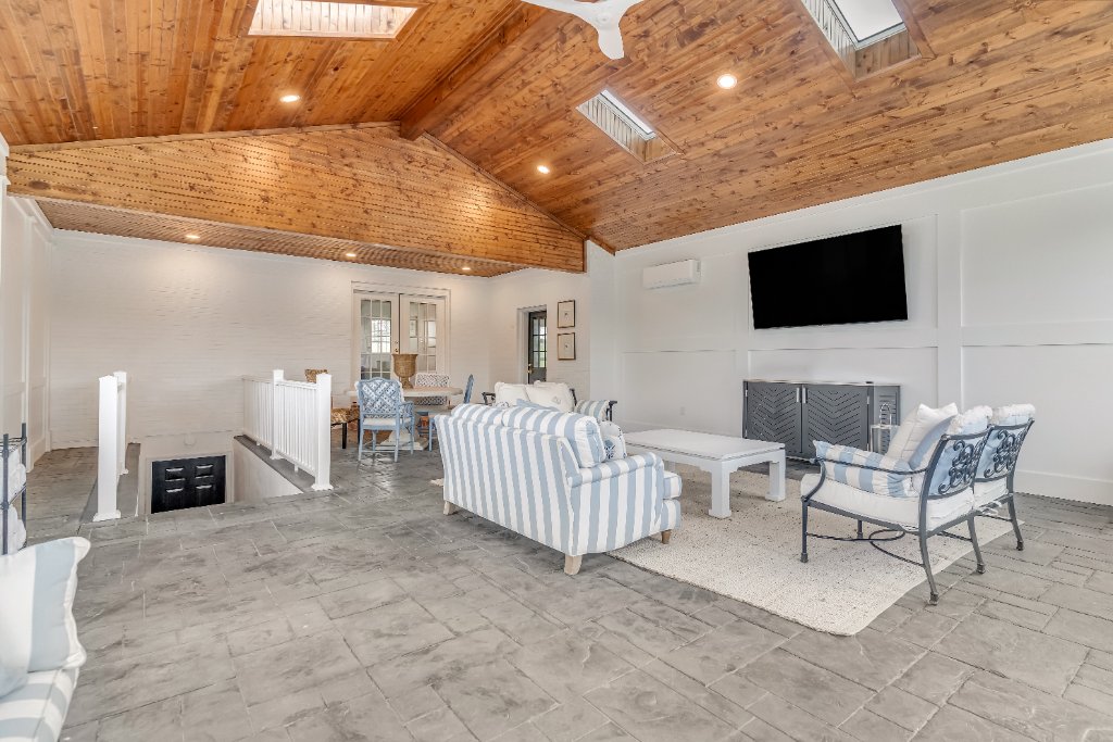 Lexington Farmhouse Estate 36