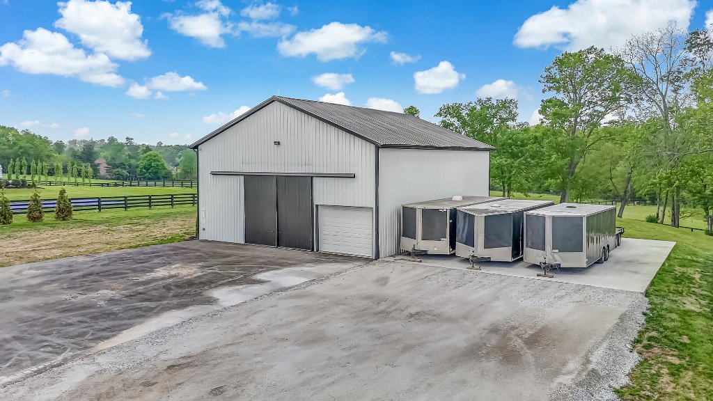 Lexington Farmhouse Estate 70