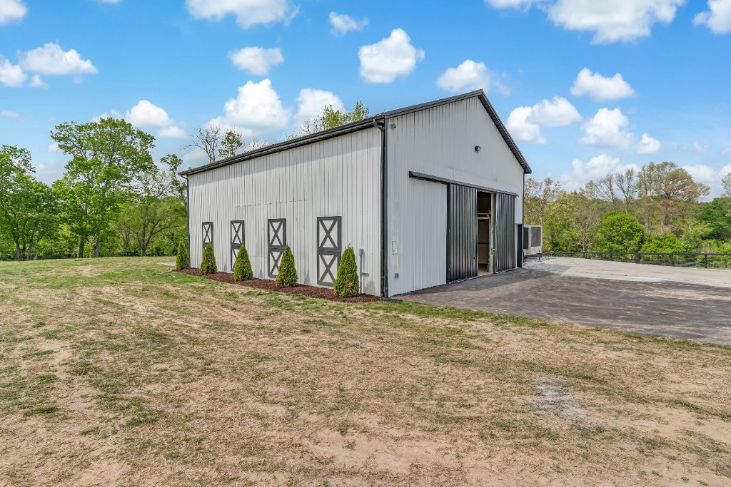 Lexington Farmhouse Estate 62