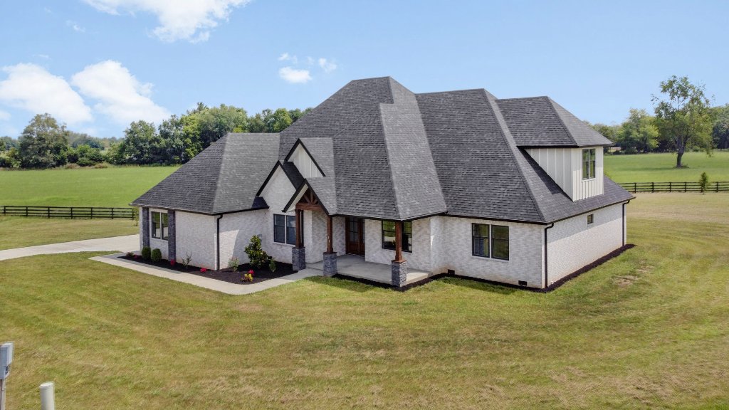Woodford County Brick Estate 38