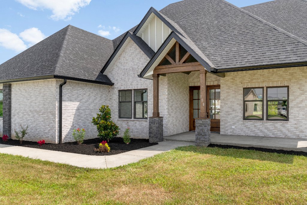 Woodford County Brick Estate 4