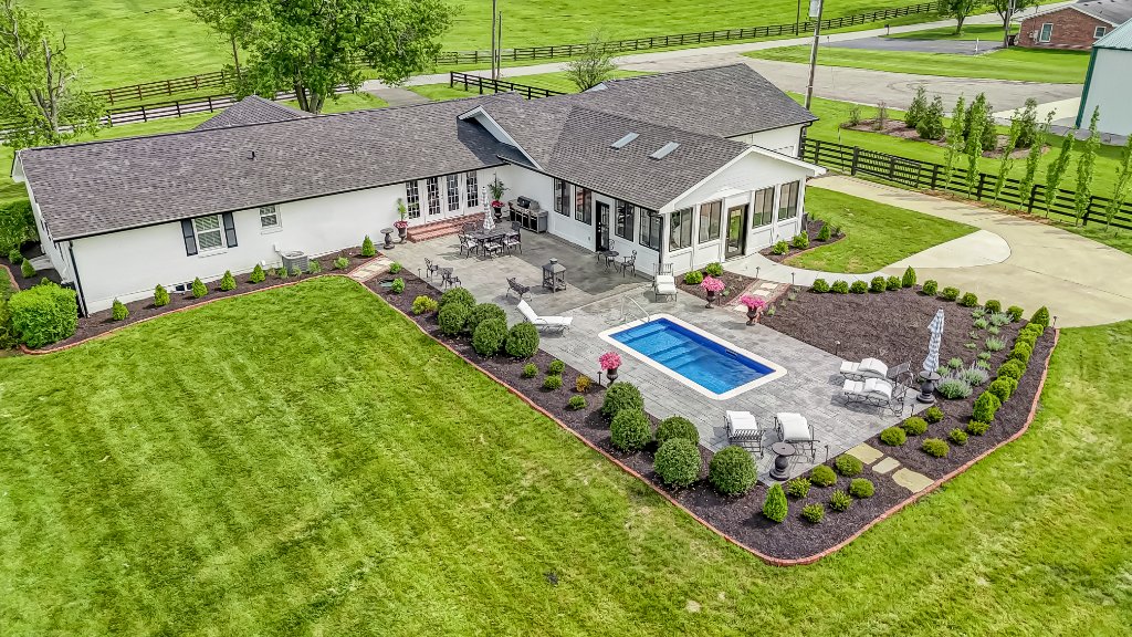 Lexington Farmhouse Estate 75