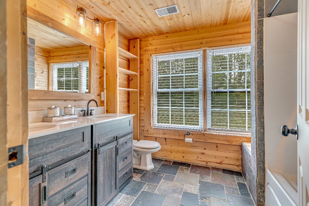 Kentucky Log Cabin Estate 26