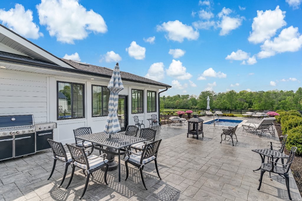 Lexington Farmhouse Estate 58