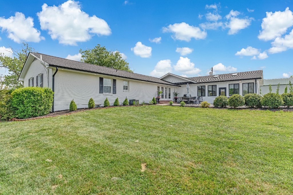 Lexington Farmhouse Estate 61