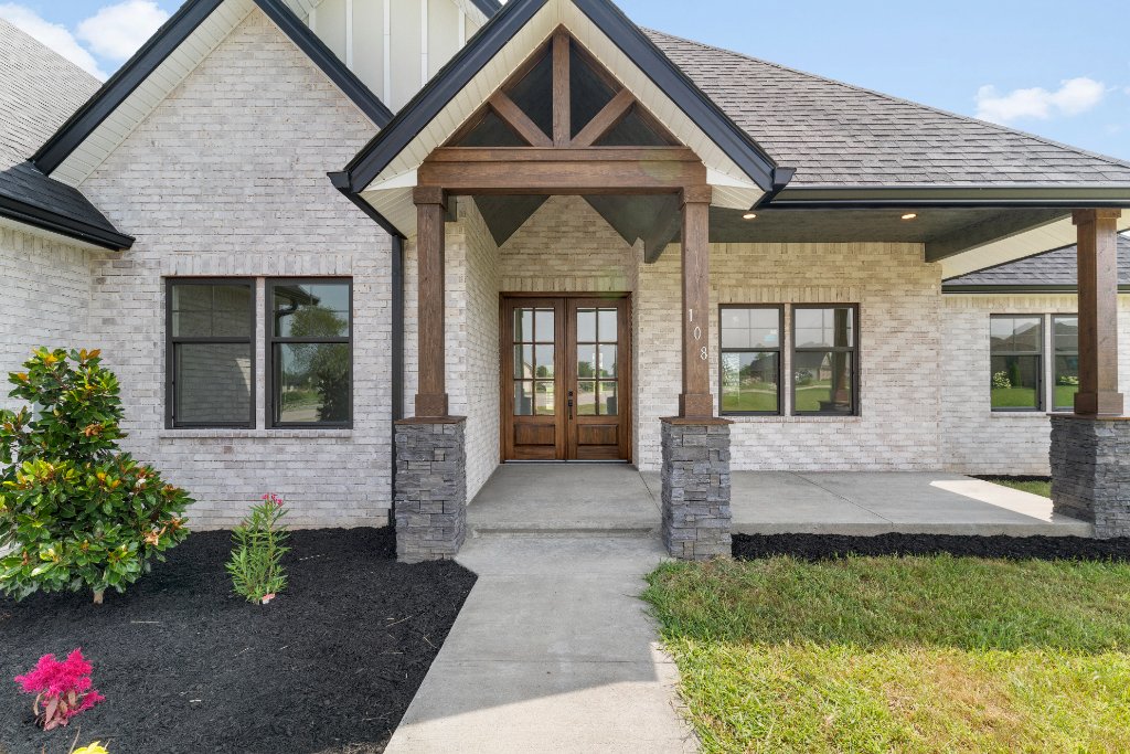 Woodford County Brick Estate 5