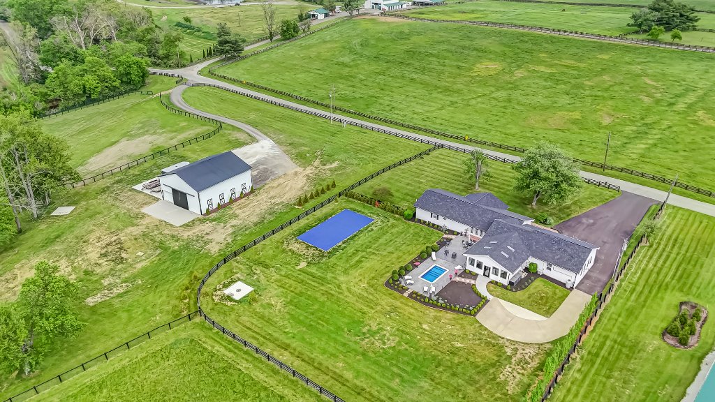 Lexington Farmhouse Estate 73