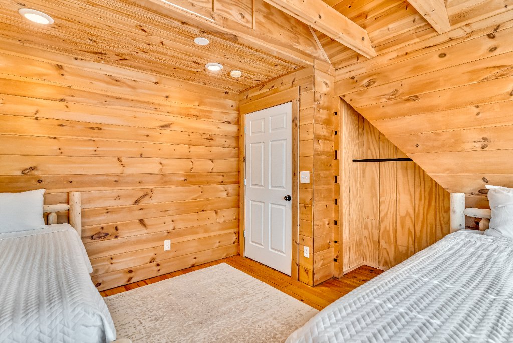 Kentucky Log Cabin Estate 31