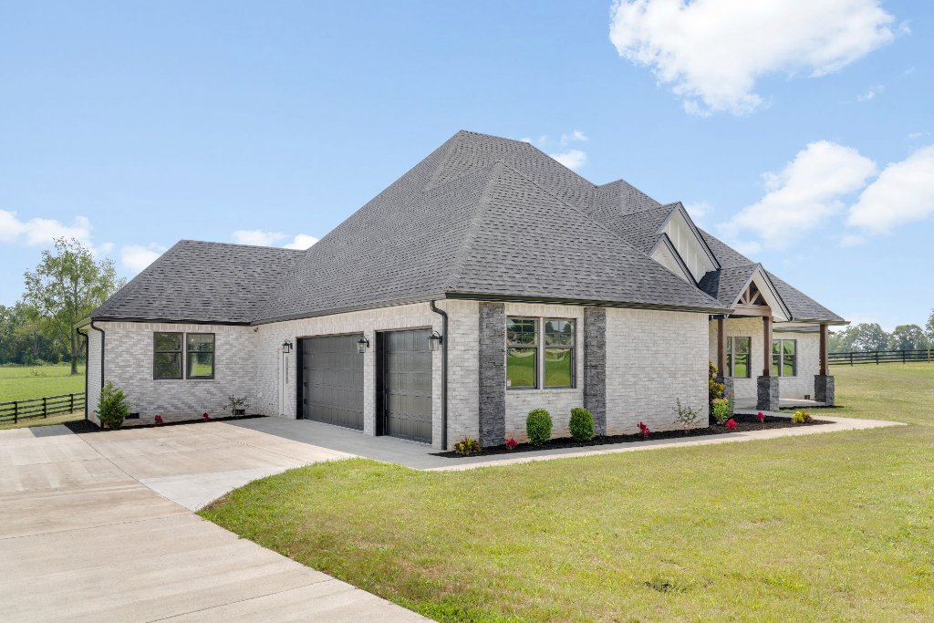 Woodford County Brick Estate 2