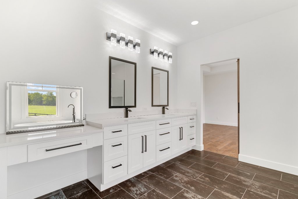 Woodford County Brick Estate 20