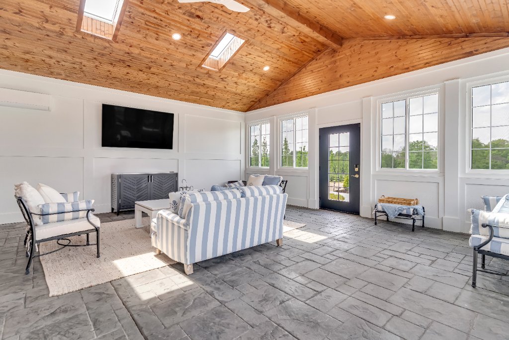 Lexington Farmhouse Estate 37