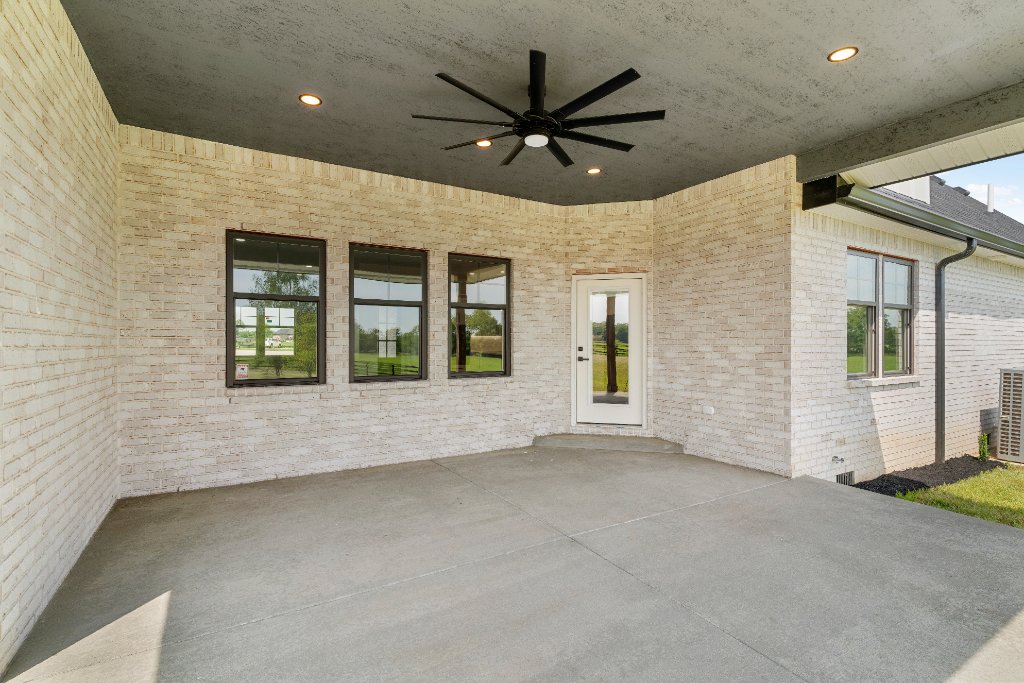 Woodford County Brick Estate 34