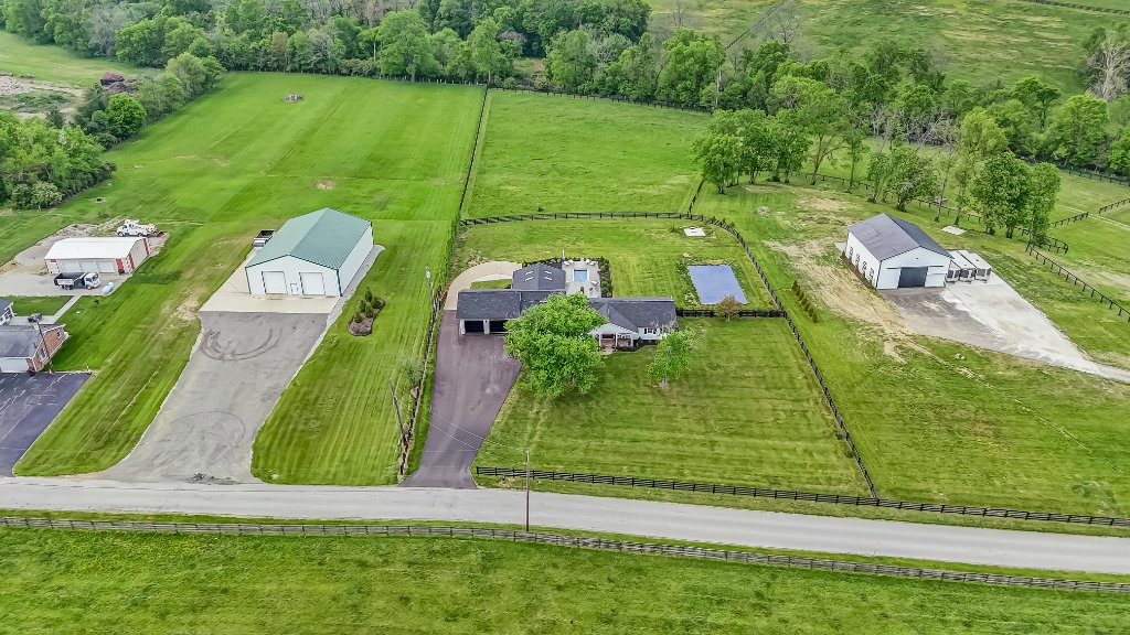 Lexington Farmhouse Estate 80