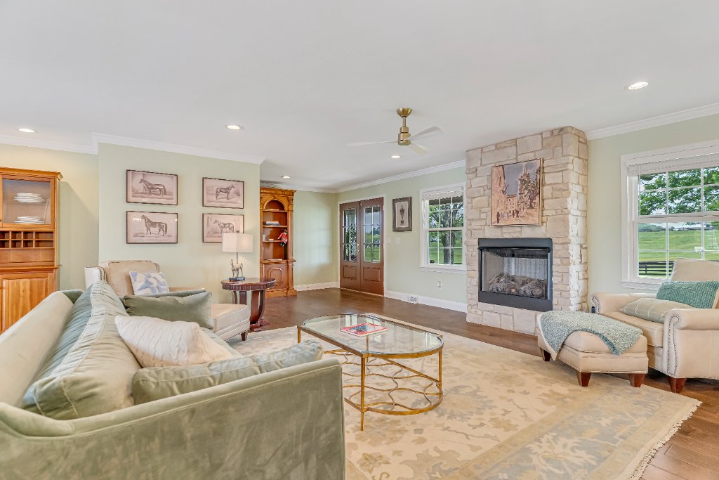 Lexington Farmhouse Estate 7