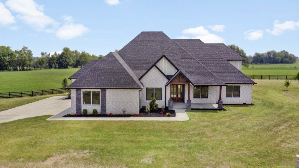 Woodford County Brick Estate 37