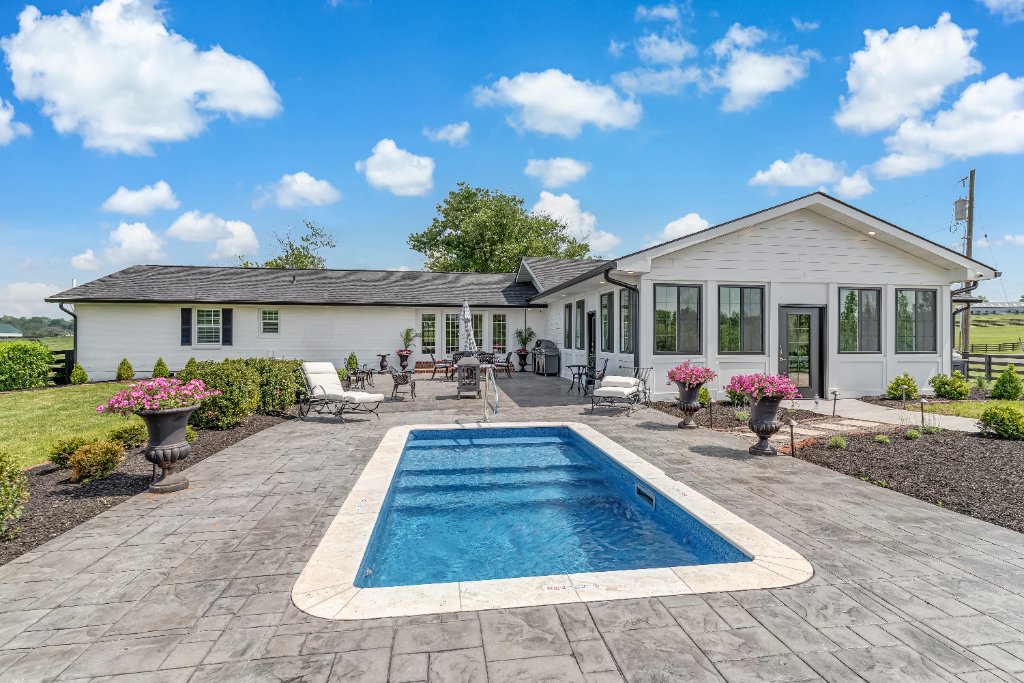 Lexington Farmhouse Estate 59