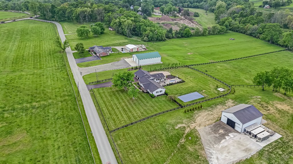 Lexington Farmhouse Estate 81