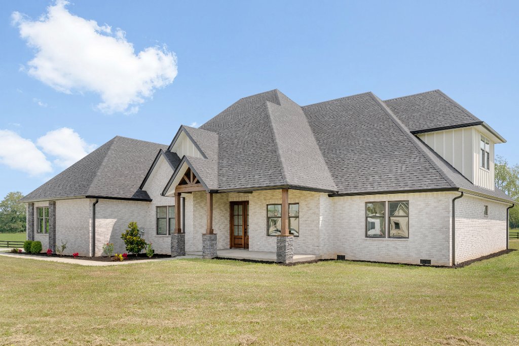 Woodford County Brick Estate 3