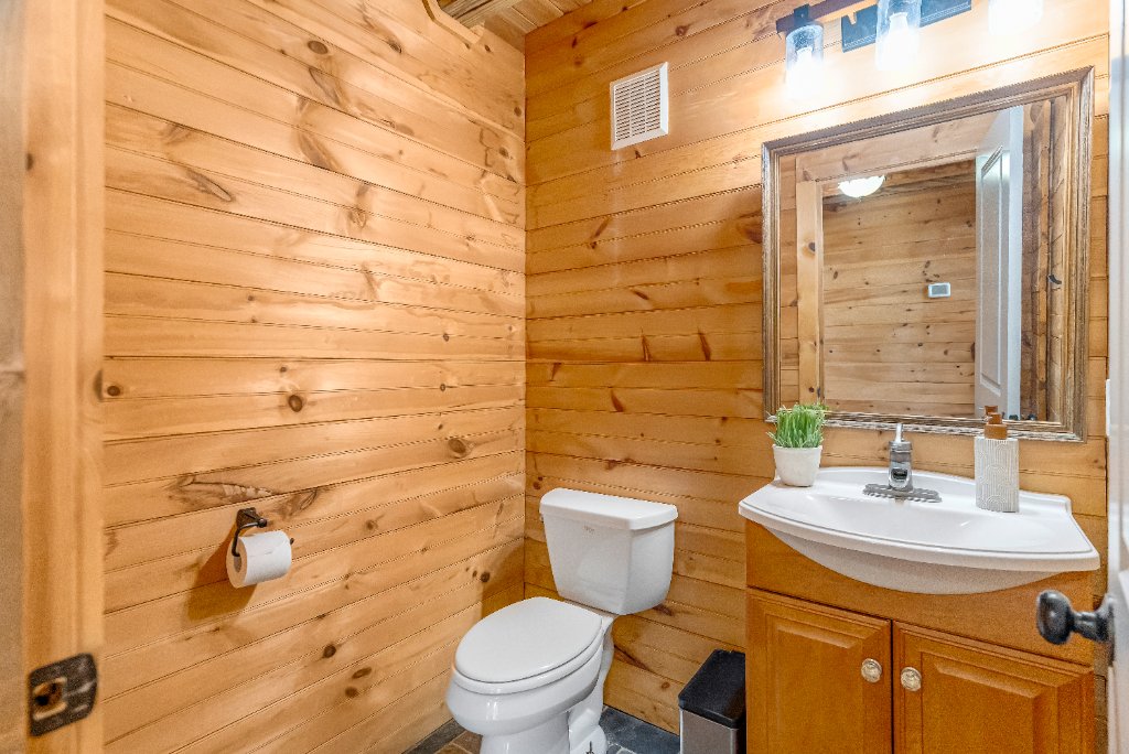 Kentucky Log Cabin Estate 36