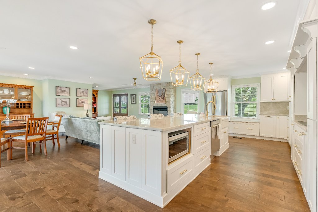 Lexington Farmhouse Estate 11