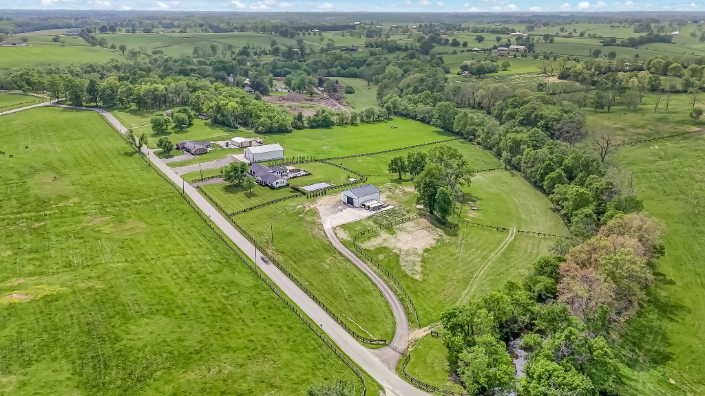 Lexington Farmhouse Estate 84