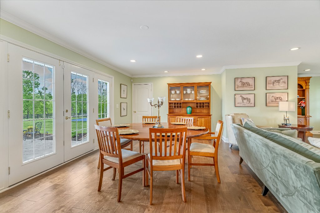 Lexington Farmhouse Estate 13