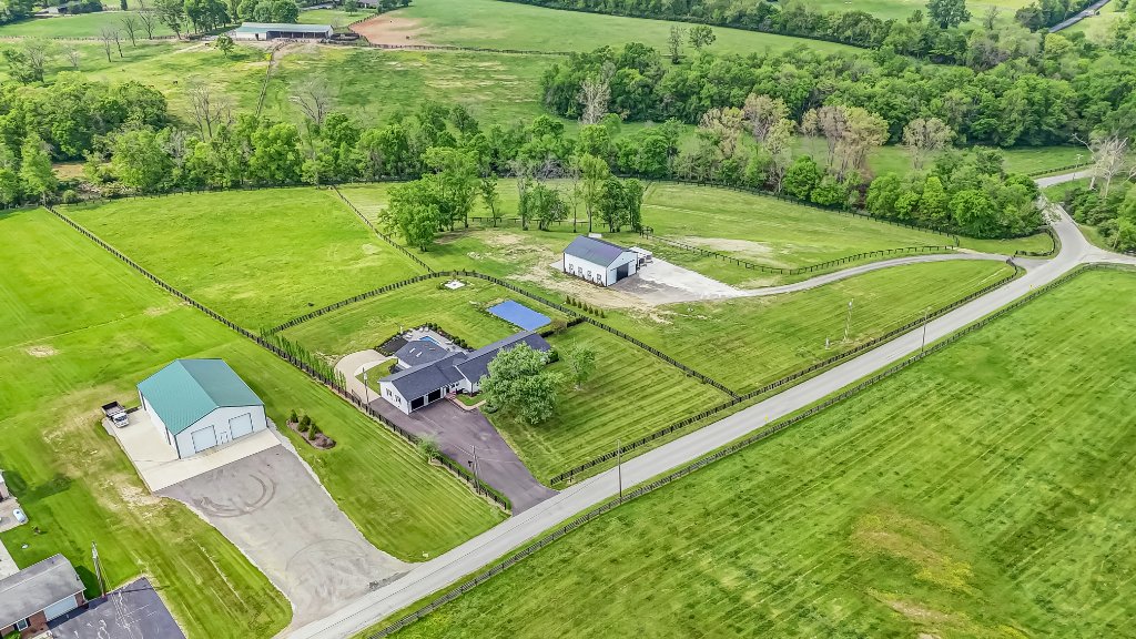 Lexington Farmhouse Estate 79