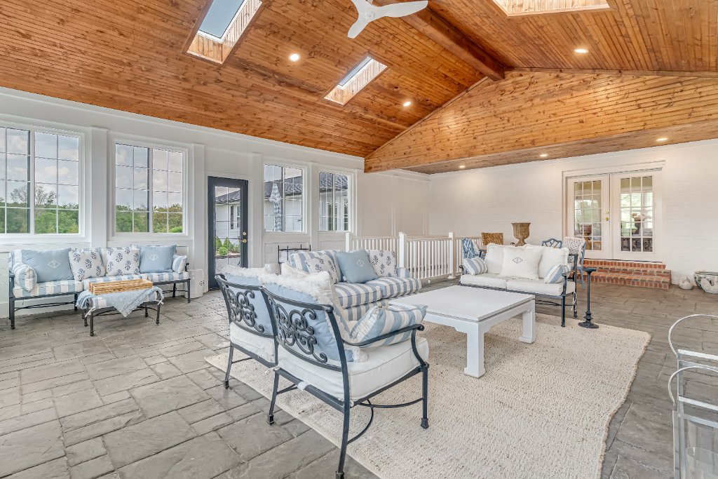 Lexington Farmhouse Estate 35