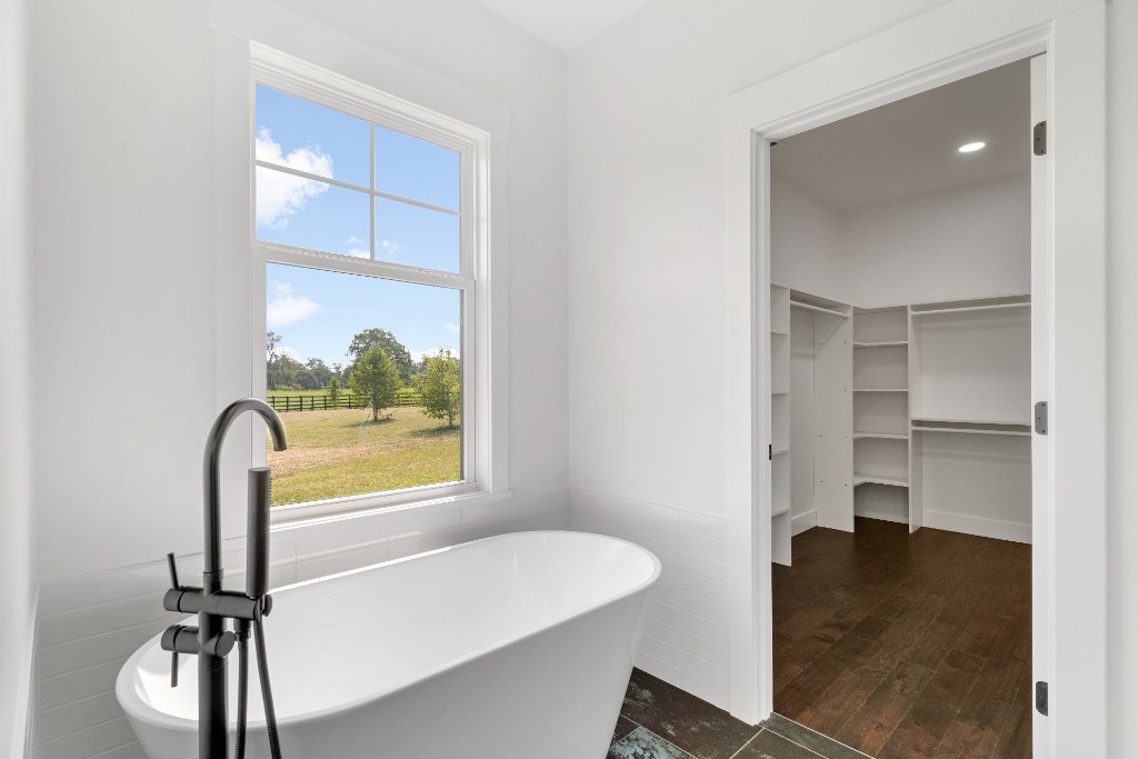 Woodford County Brick Estate 21