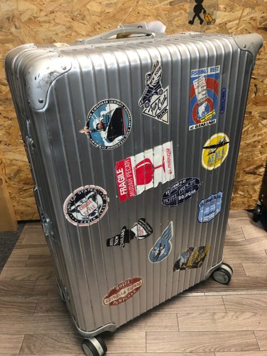 リモワ（RIMOWA）アルミボディー凹み修理