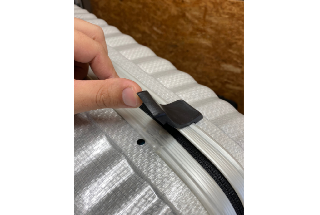 開閉する部品（ヒンジ）が壊れた、異音がする。