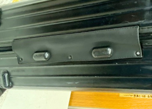 RIMOWA 革ヒンジ(大サイズ)交換修理 修理後