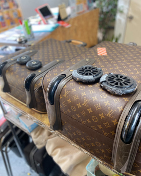 LOUIS VUITTON Louis Vuitton キャスター破損修理