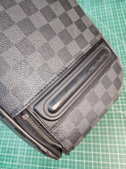 LOUIS VUITTON Louis Vuitton ゴム部品裂け修理