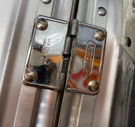 RIMOWA ヒンジ交換（蝶番修理）