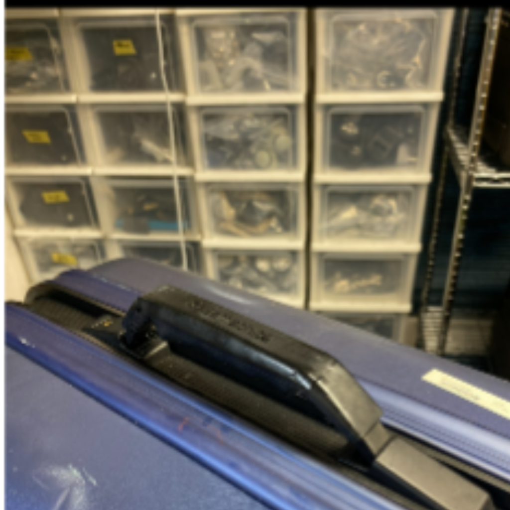 RIMOWA 樹脂ハンドル修理（赤色対応）