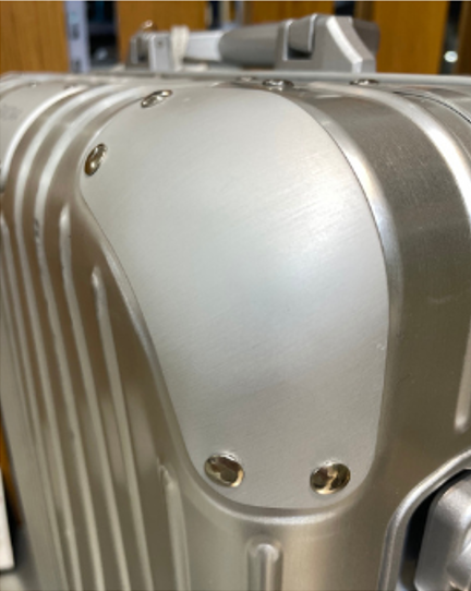 RIMOWA コーナープレート修理 修理後