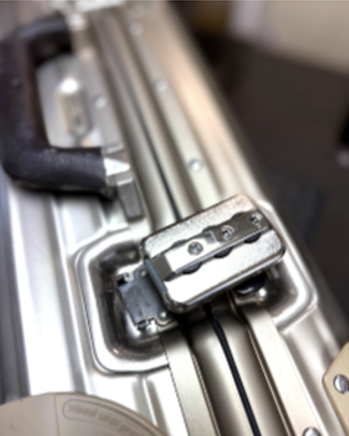 RIMOWA チタニウム アルミケース TSAロック交換（非対応→対応へ変更）