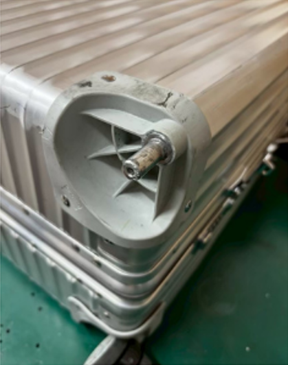 RIMOWA クラシックフライト 50mmキャスター ハウジング交換（ベース修理）