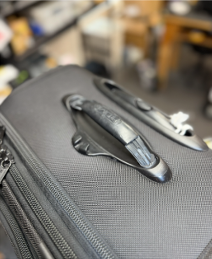 TUMI TUMI 樹脂ハンドルぐらつき修理
