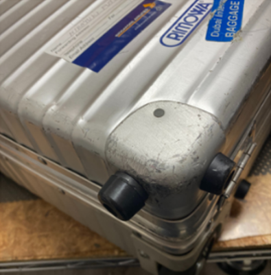 RIMOWA アルミケース フットパーツ破損修理(底足交換) 修理後
