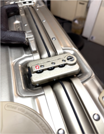 RIMOWA チタニウム アルミケース TSAロック交換(非対応→対応へ変更) 修理後