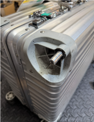 RIMOWA 50mmキャスター交換（純正パーツ使用）