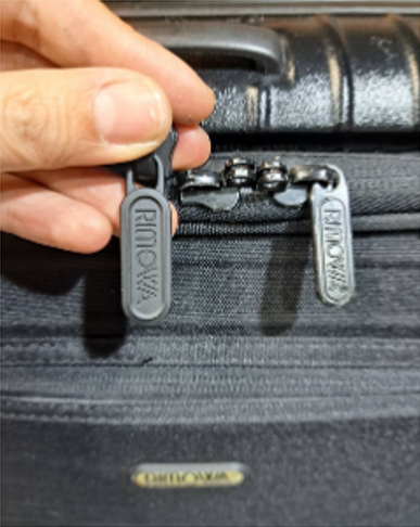 RIMOWA スライダー交換（ファスナー修理）